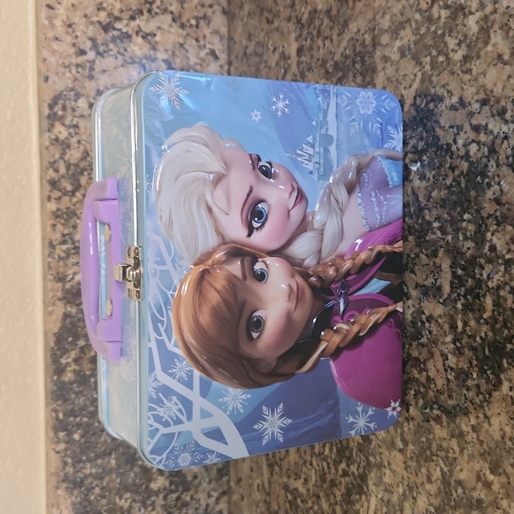 ❄️Frozen box with puzzle pieces ☆NWOT☆